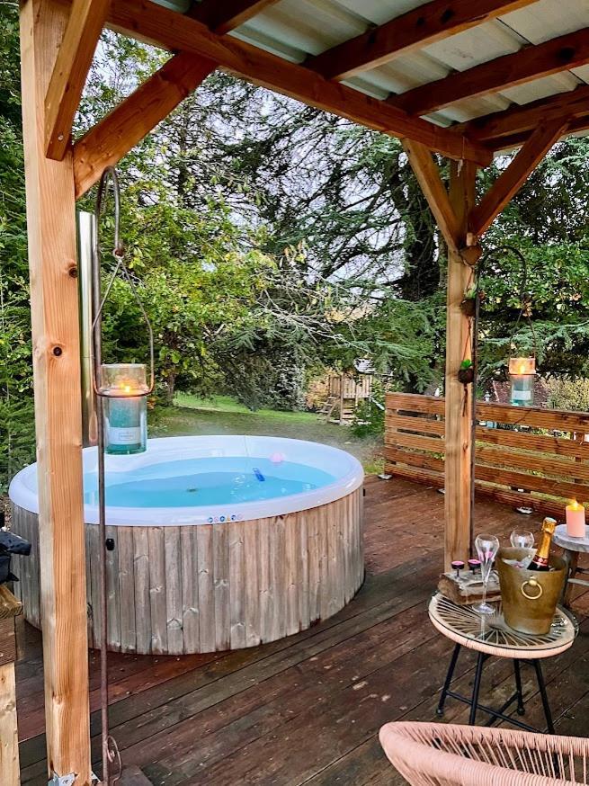Fossemagne Domaine Le Manoir, Gites De Charme Et De Caractere Avec Piscines Privatisees Et Spa Nordique מראה חיצוני תמונה